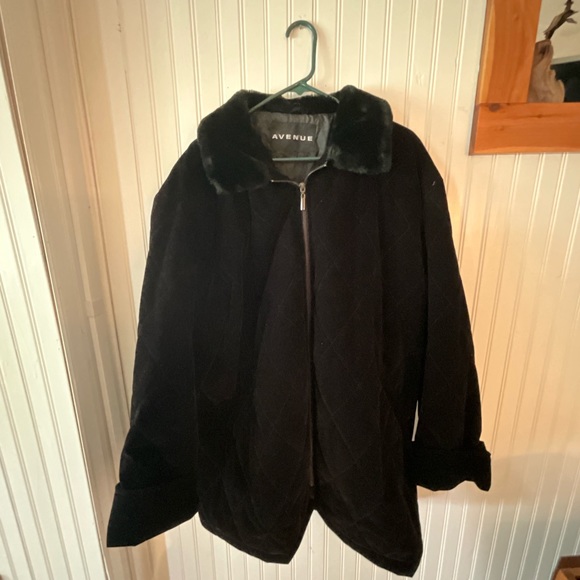 Avenue Coat with Faux Fur Collar - Picture 2 of 5
